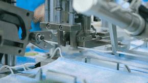 央视新闻联播比亚迪口罩,五菱口罩上央视新闻联播