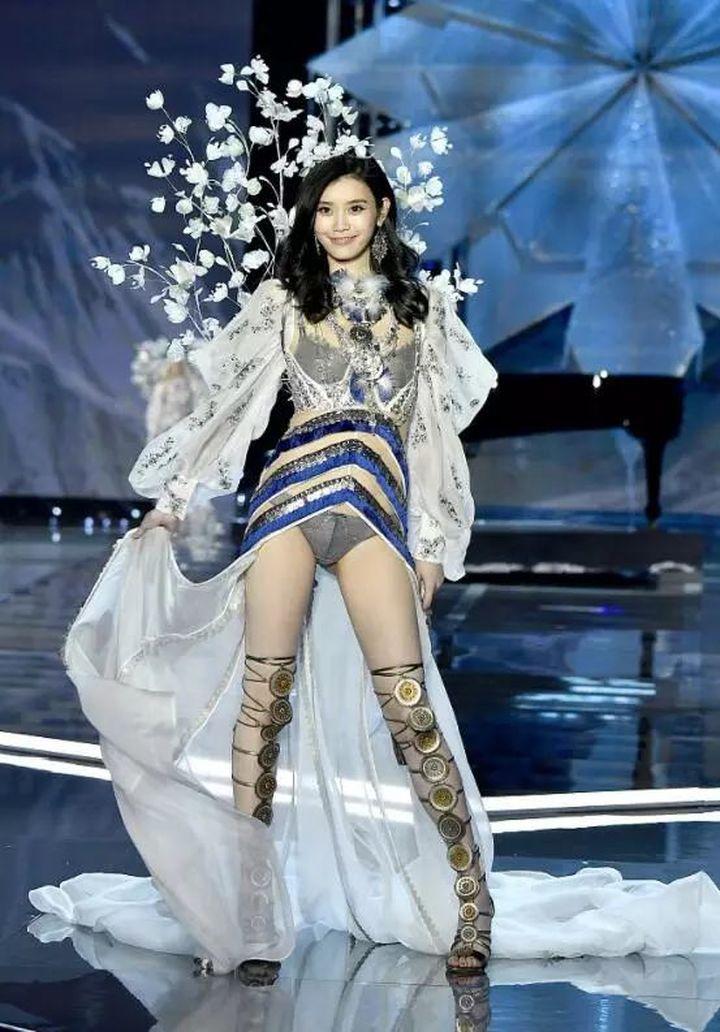 一摔成名的奚梦瑶,一摔成名偶遇奚梦瑶何猷君