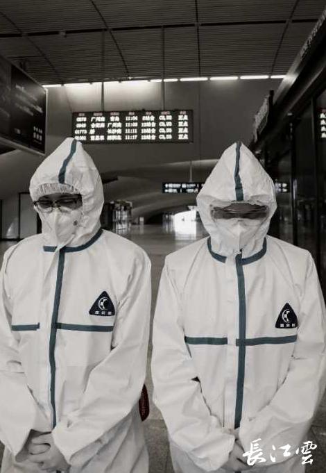 往来皆静默定格三分钟