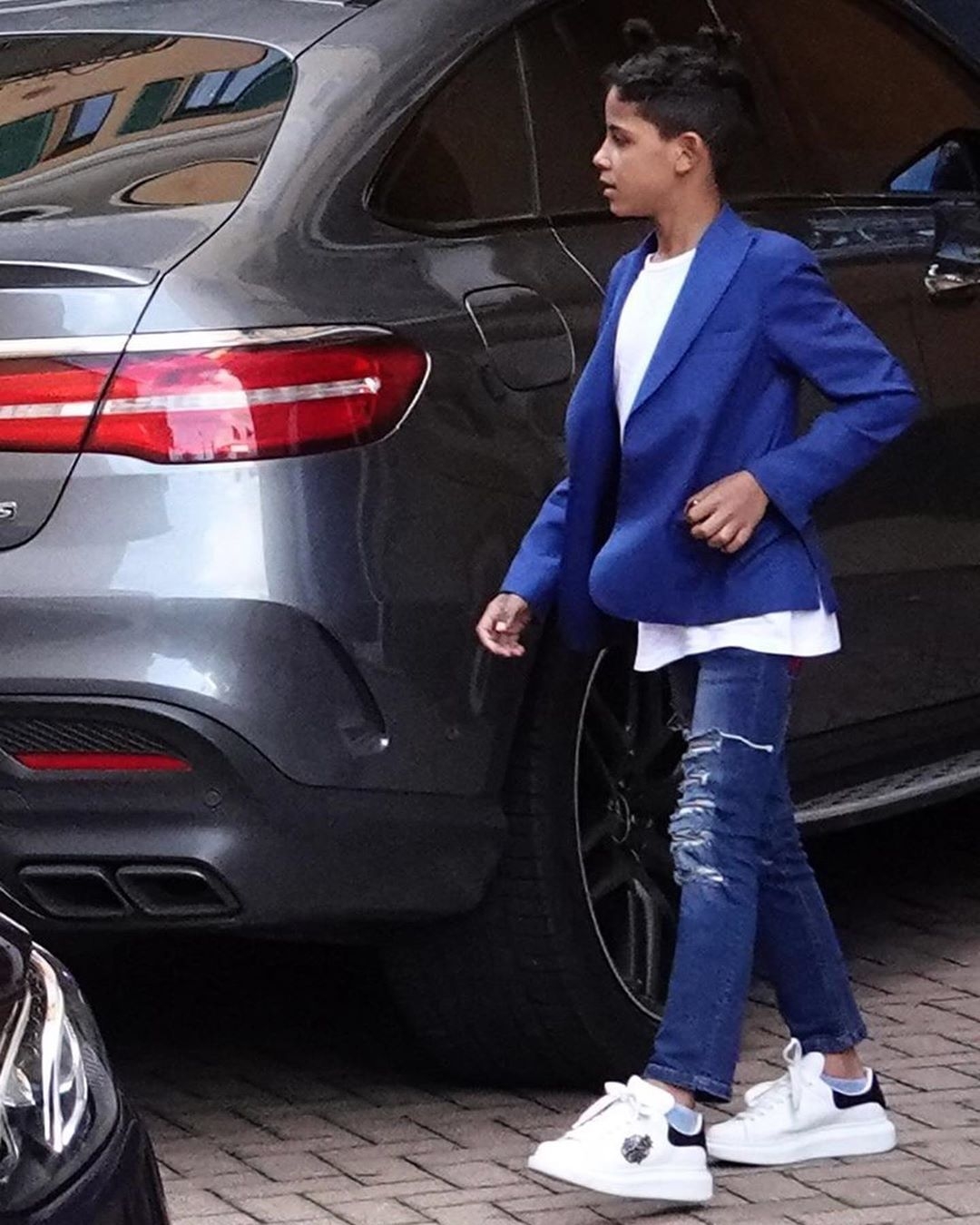 服了C罗未婚妻，这么紧的裤子也能穿得下！多肉身材穿成无痕裤