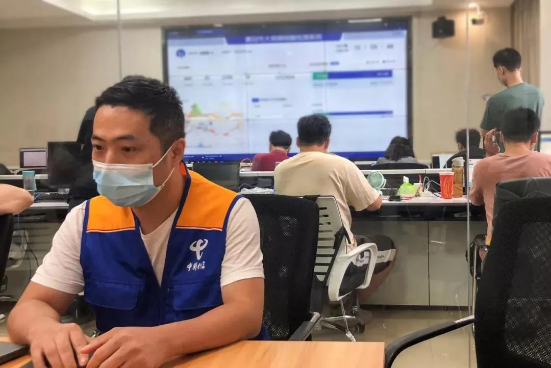 冲在抗击疫情第一线,冲在前线守在一线