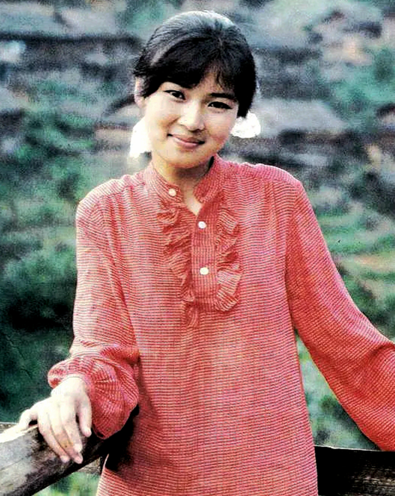 80年代著名女演员，与达式常周里京同获金鹰奖，息影多年近况如何