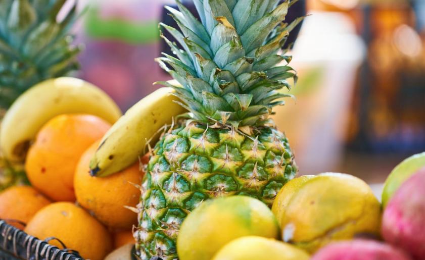 菠萝怎么吃要不要用盐水泡,菠萝为啥吃前要用盐水泡才能吃