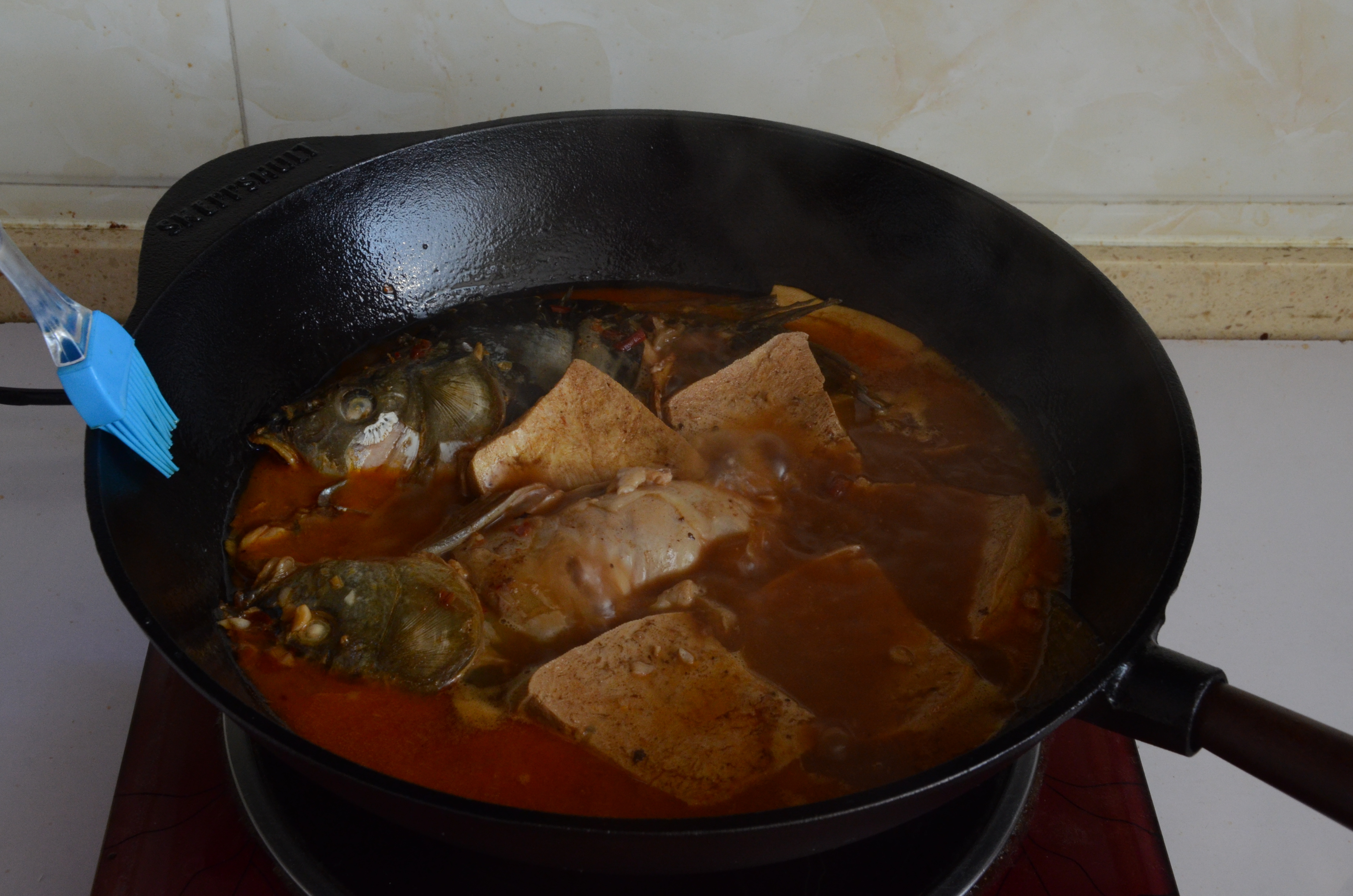 东北铁锅炖鱼正宗做法视频,东北铁锅炖鱼最正宗的做法