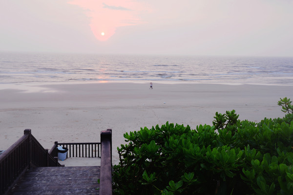幸亏我来了再不来素材就没了,海南月亮湾的夜晚