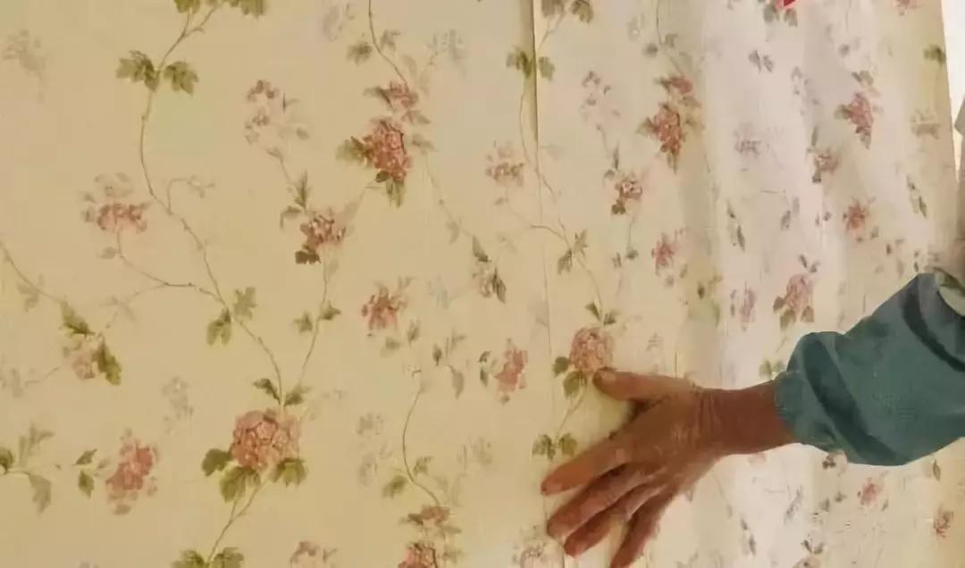 墙纸花了怎么补救,墙纸颜色太花怎么办