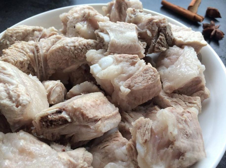 炖的排骨又硬又柴怎么补救啊,排骨硬发柴怎么挽救