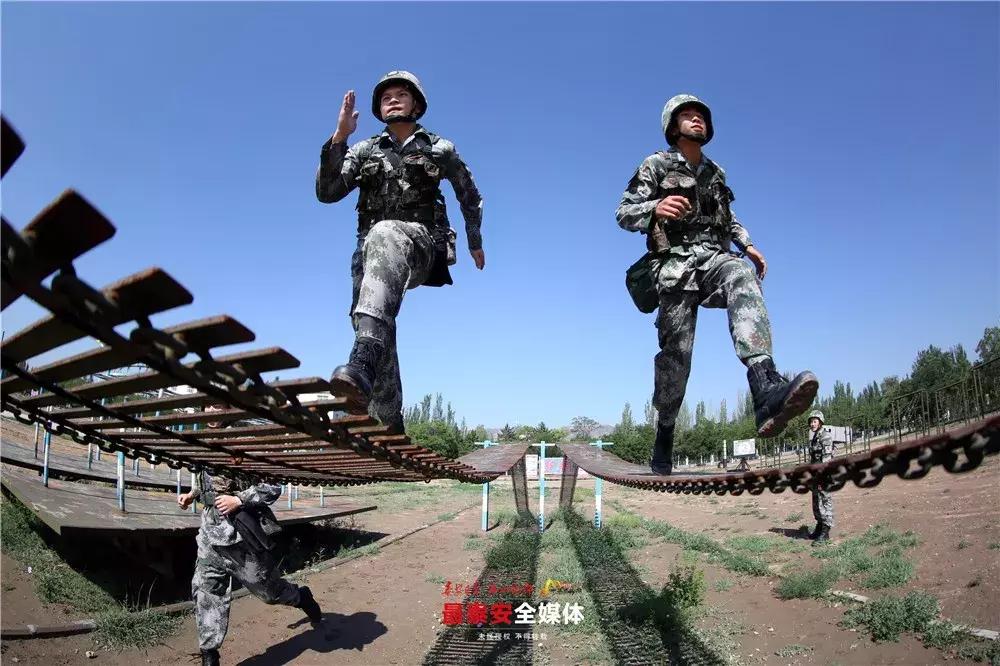 光荣而自豪的中国人民解放军,中国人民解放军为强大的祖国自豪