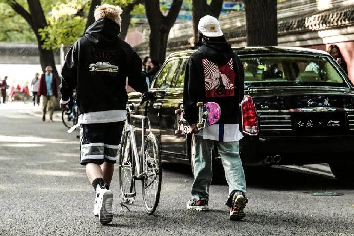 李宁logo换安踏,安踏logo和李宁logo