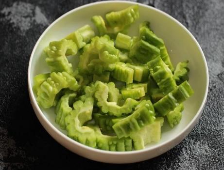 烧排骨加土豆,大厨教你烧排骨