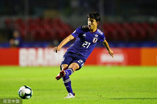 梅西四两拨千斤挑射打杆破门,梅西扳平比分比达尔