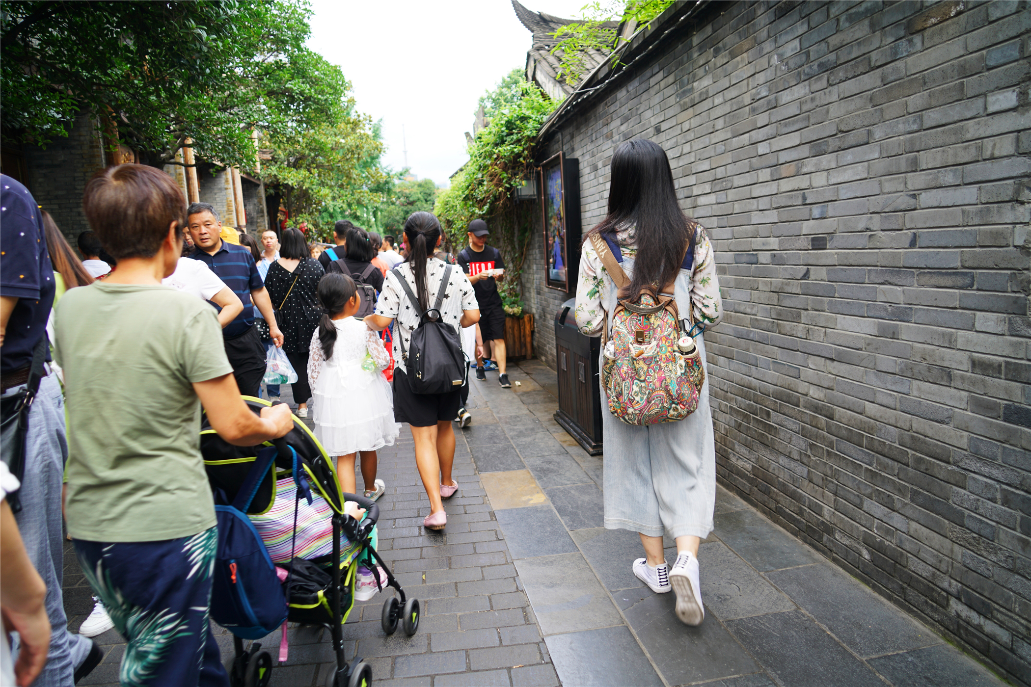 宽窄巷子寻觅成都最美街巷,成都宽窄巷子边