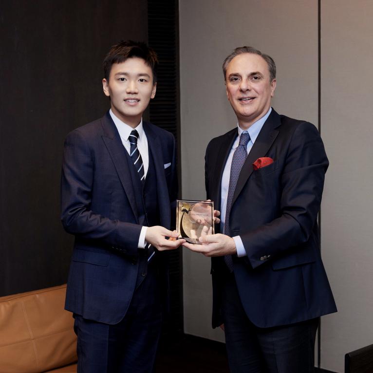 苏宁国际总裁张康阳,张康阳苏宁领奖