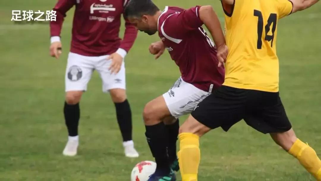 足球教学踢球前的准备姿势,足球接球热身训练10个动作