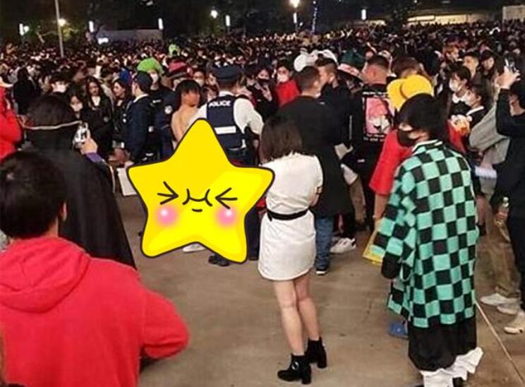 真假粉丝cosplay《巨人》角色，尊敬和*辱侮**只是一念之差