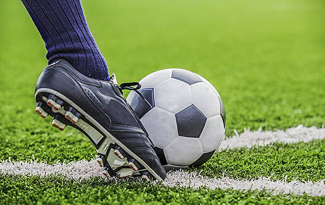 卡洛斯回国踢球依旧重炮,球王不踢球