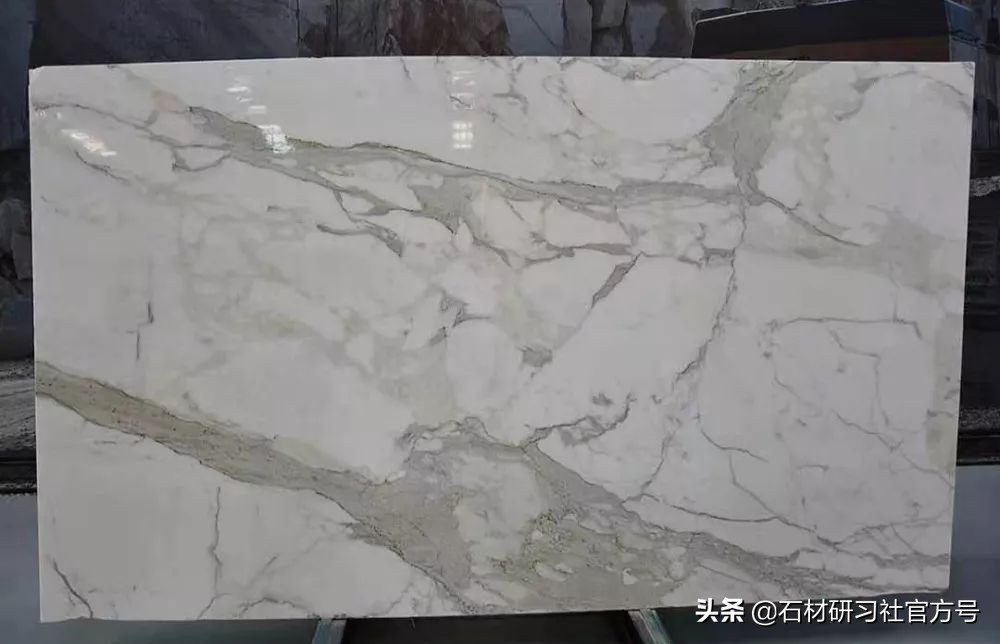 怎么区分大理石雪花白还是鱼肚白,鱼肚白和珍珠白的区别