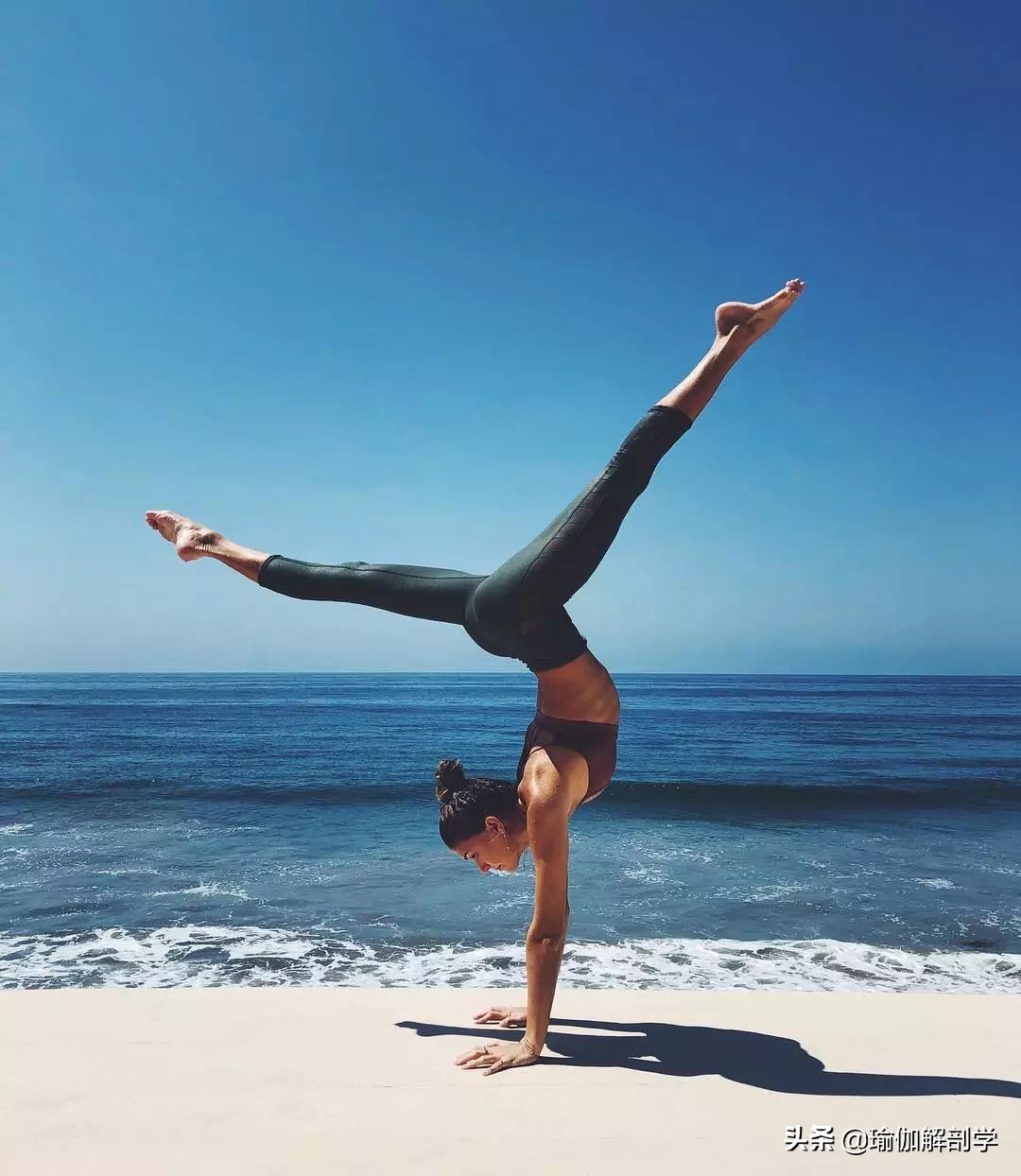 一个女孩几岁练瑜伽赚了十万 (瑜伽年入千万)