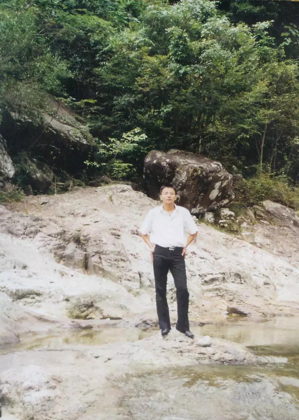 他们就像世界的两极,却爱得惊天动地,坚如磐石……