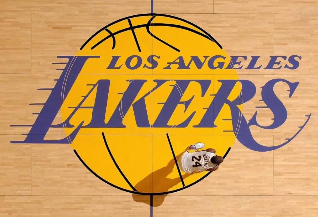 球鞋上纪念科比写什么,纪念科比买球衣还是球鞋