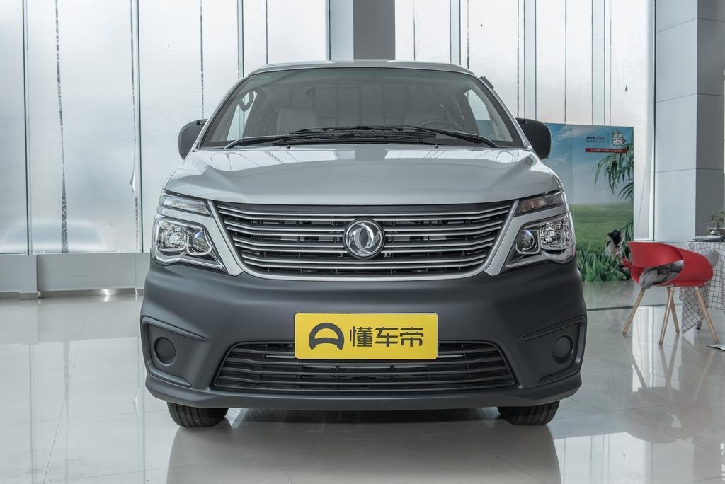 1.6L发动机,轴距3000mm,百公里油耗7.9L,菱智表现尚可