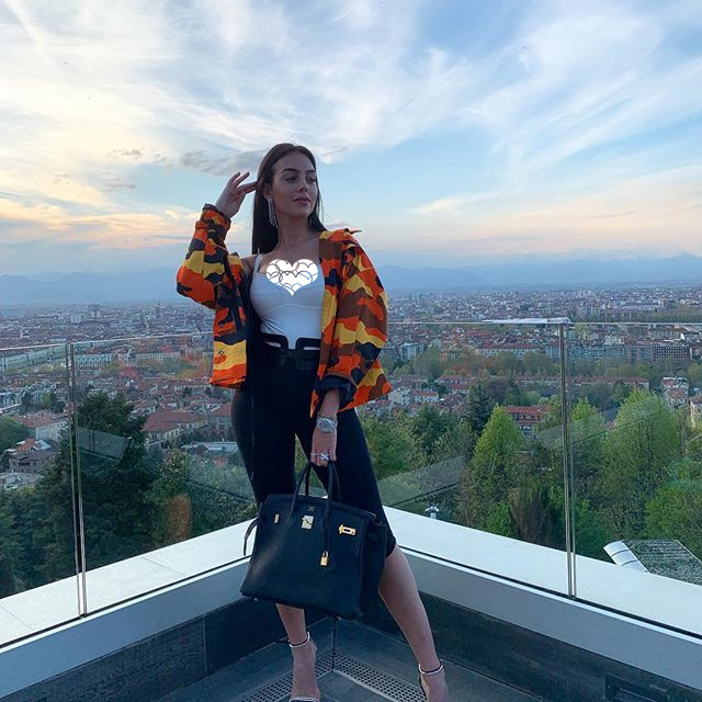 c罗与女友乔治娜晒度假照片,c罗携女友现身