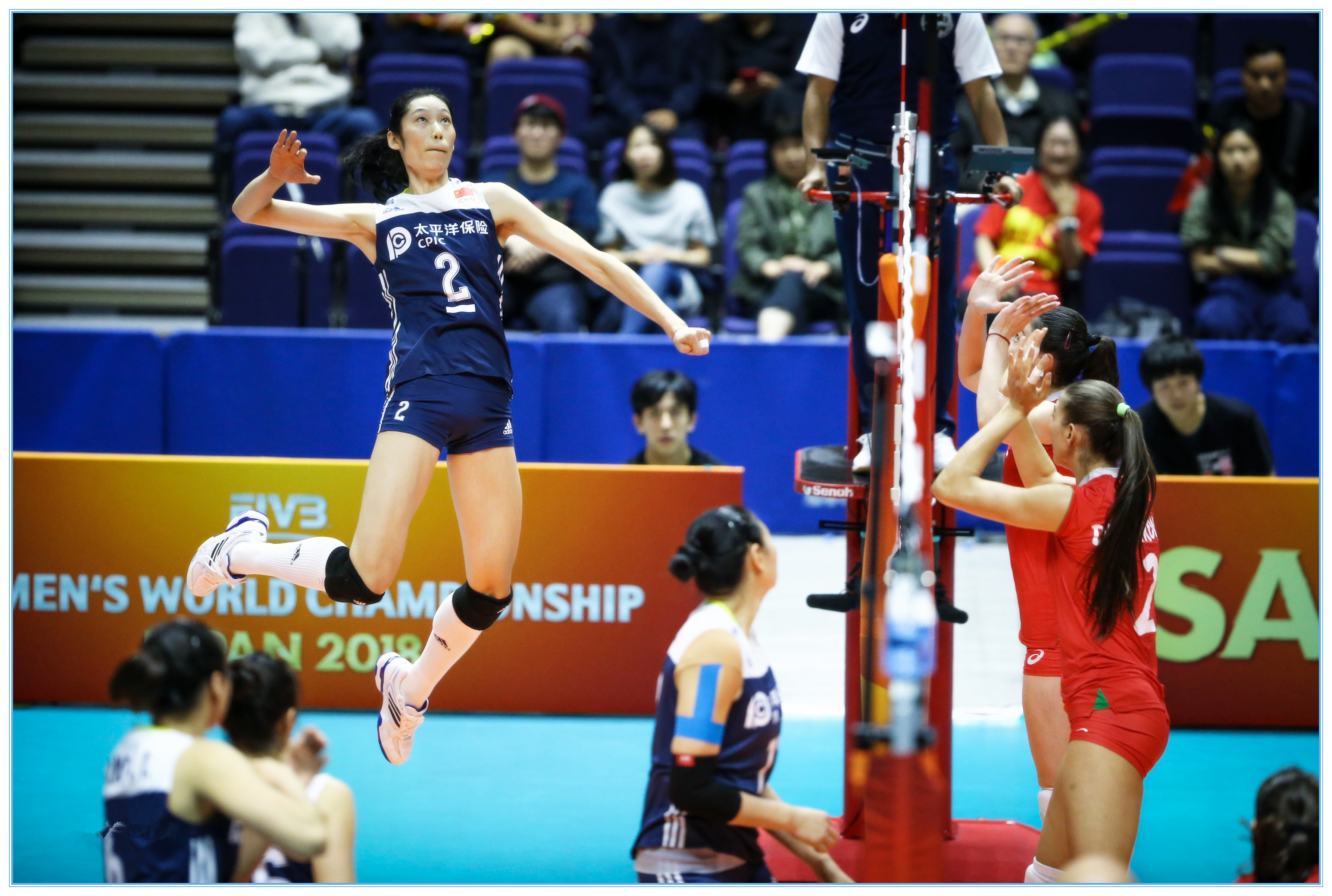 2013女排朱婷第1次打比赛视频回放,朱婷甜蜜瞬间