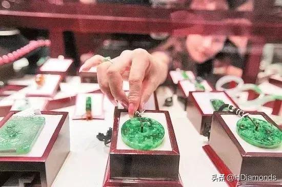 央视打假珠宝奸商——3大*局骗**，4种小伎俩，提醒消费者谨慎购买