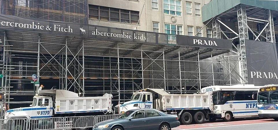 特朗普为三任美女老婆买大钻戒，可比竞选总统“认真”多了