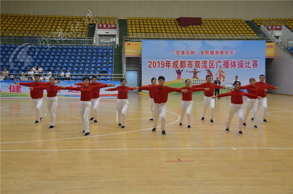 扩胸比赛,伸展扩胸运动视频