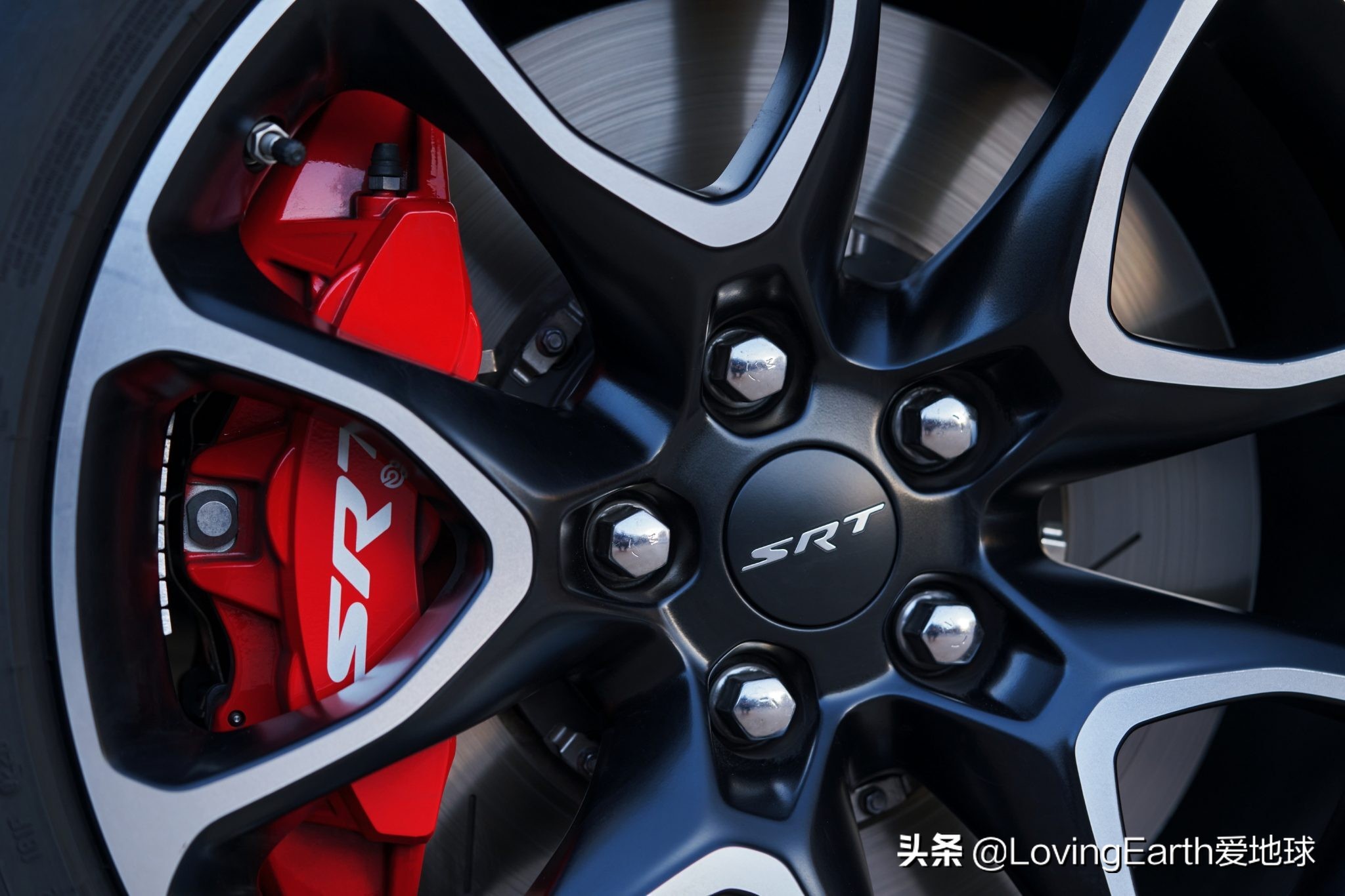 大切诺基srtvs道奇杜兰戈地狱猫,2023款道奇杜兰戈srt地狱猫内饰