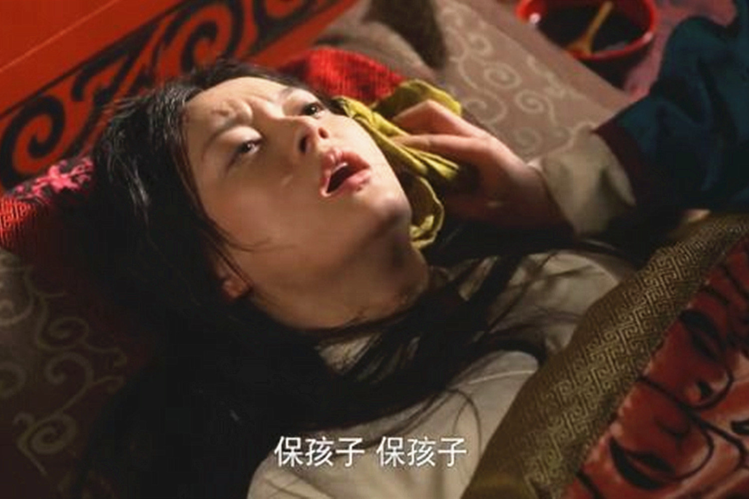 胎儿是如何从产道分娩出的,胎儿是怎么从狭小的产道出生的