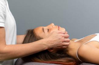 癫痫发作我们该做什么,癫痫发作时身边的人怎么应急处理