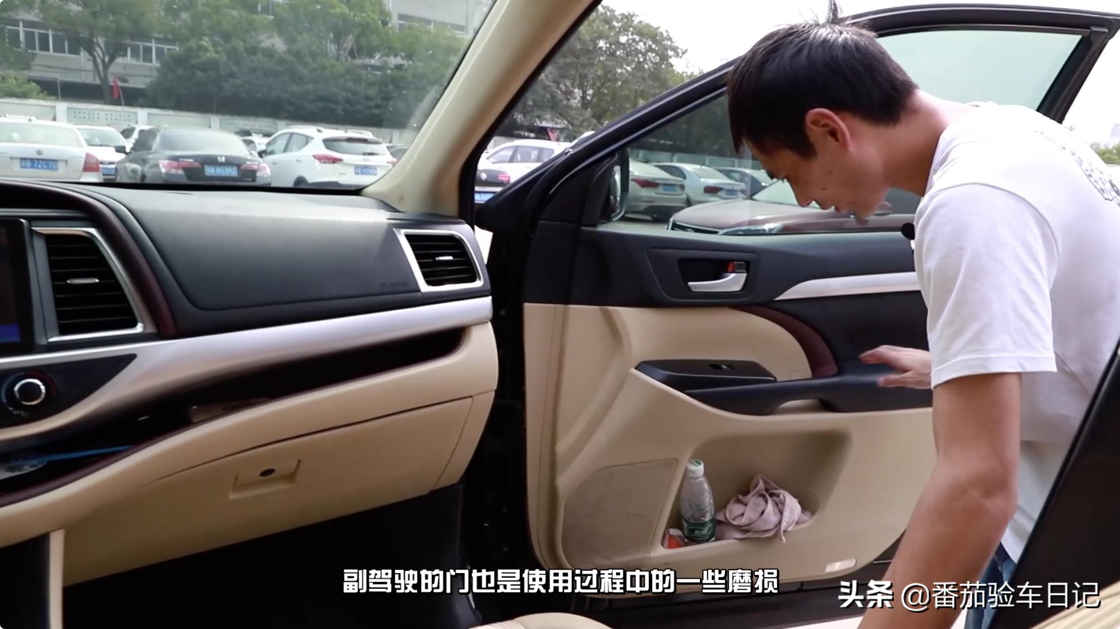 帮客户检测不到两年的丰田汉兰达，价格略高但是车况很值