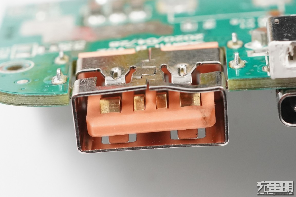 羽博充电宝拆解20000电芯,羽博30000毫安移动电源拆解