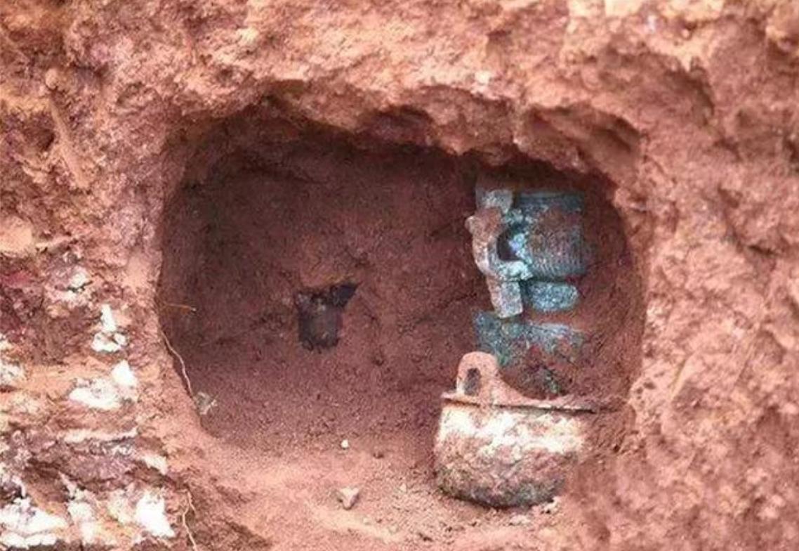 农民挖出一锈铁锅,无偿上交只带回一奖状,多年后他这样说