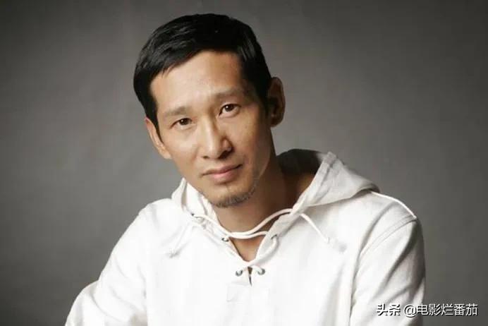 王劲松演蒋介石全身像,王劲松扮演蒋介石像吗