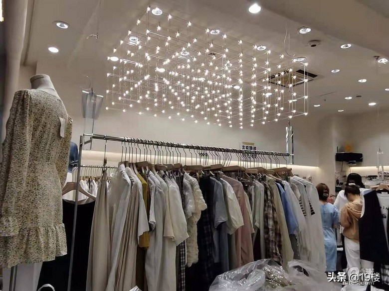 杭州这个服装城，店主居然忙到没空理我
