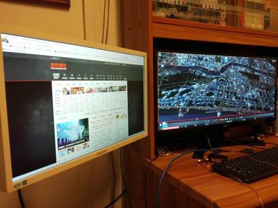 不用换大桌，都能再放一台显示器！太省空间了