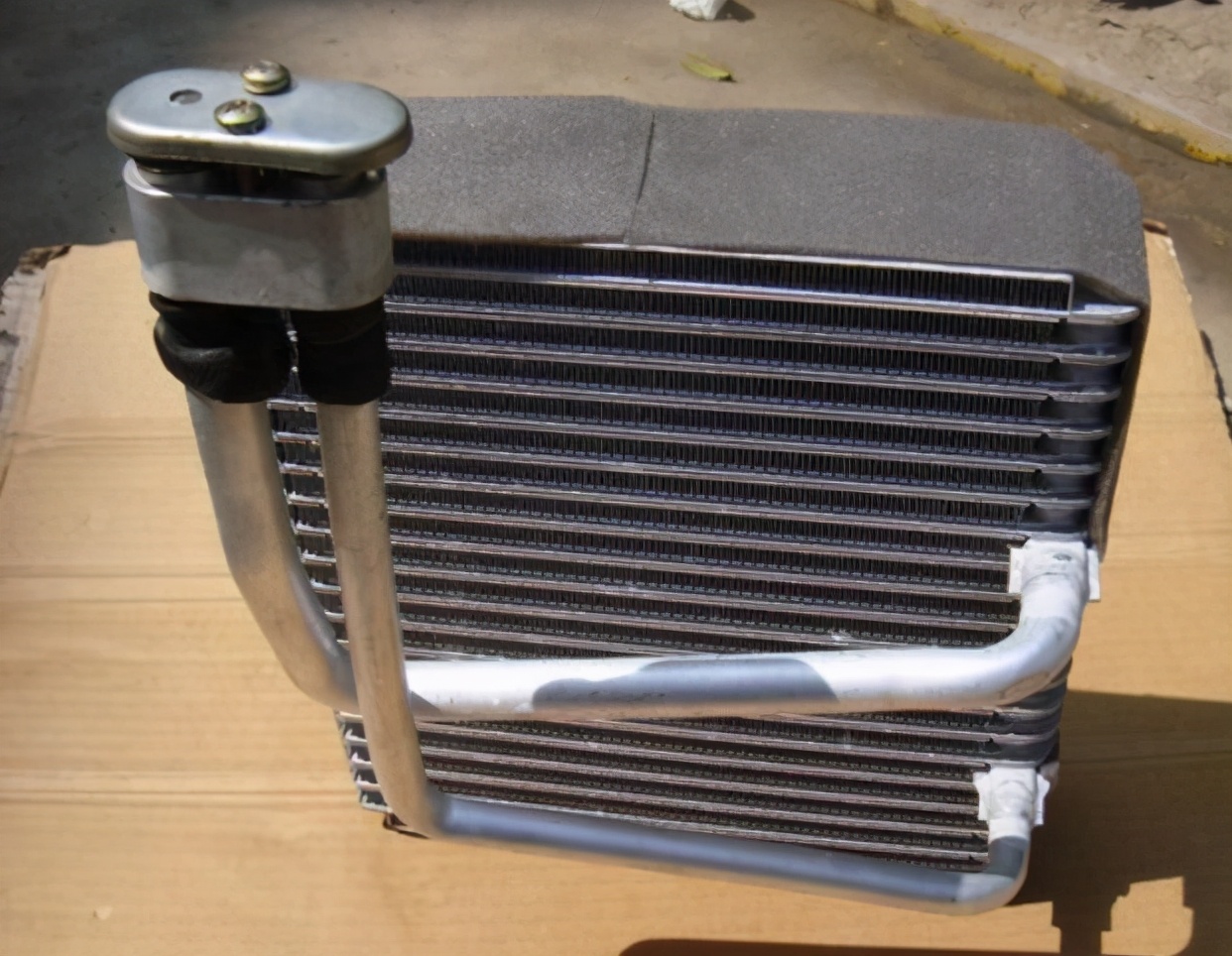 汽车空调明明加雪种了还是不够冷,汽车空调不冷和加的雪种有关系吗