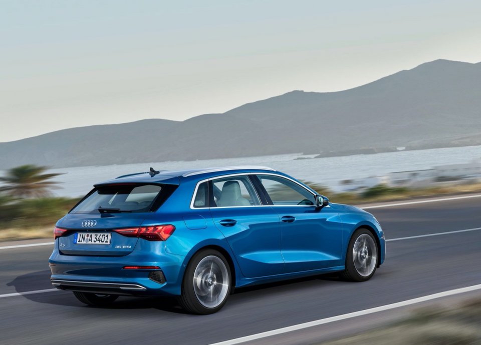 奥迪a32022款两厢,2023款奥迪a3sportback时尚运动