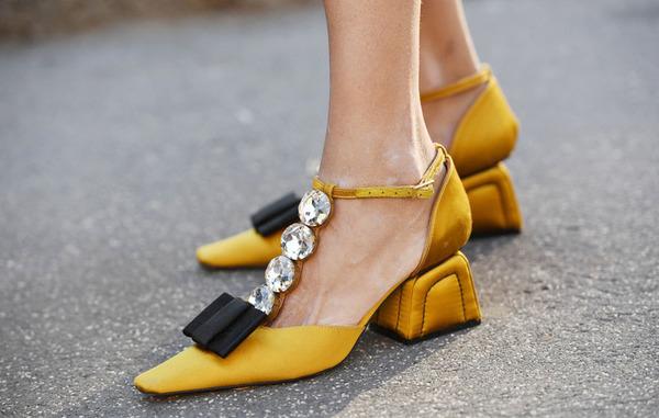 新买的鞋子总是磨脚,新鞋磨后脚跟有什么好方法处理吗