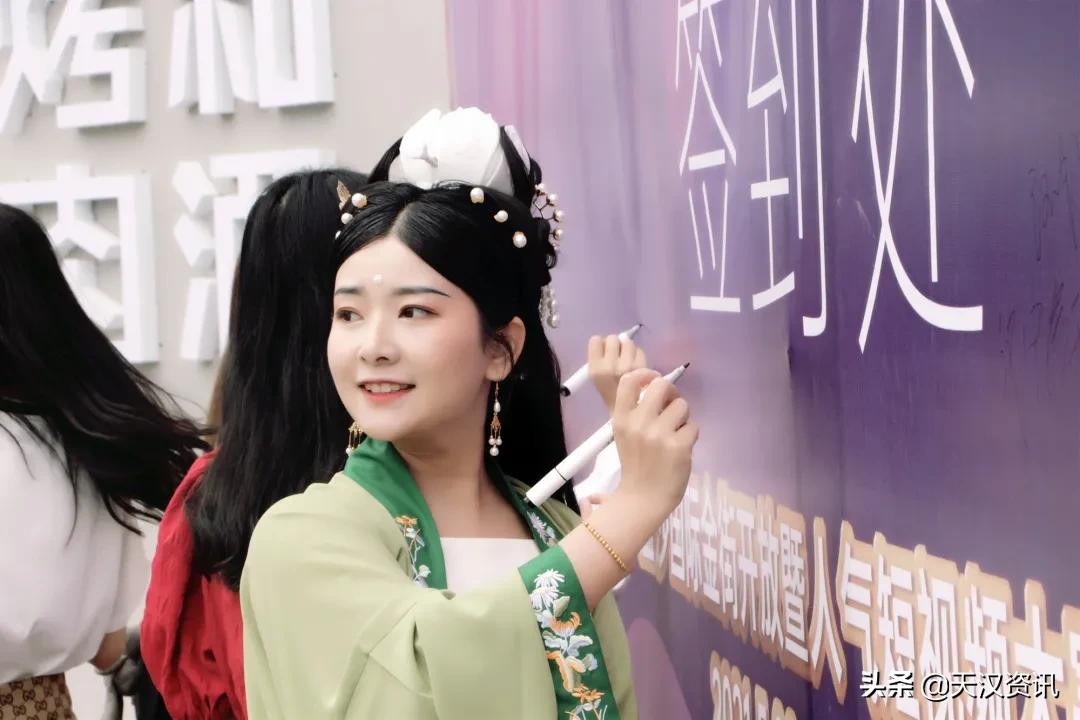 温莎金街开街大吉,温莎国际商业街