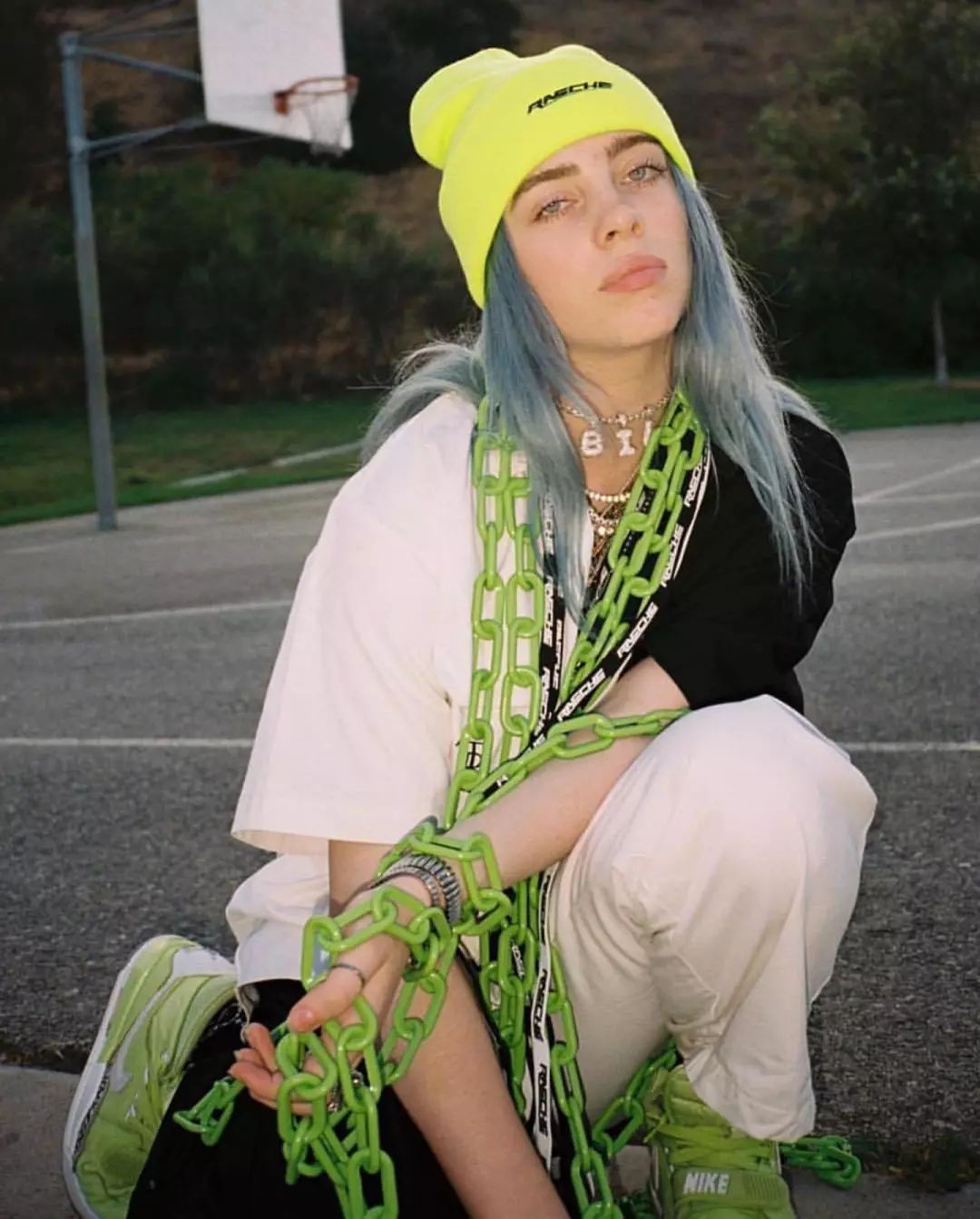 我太太太难了！项链戴在脖子上还做错了？