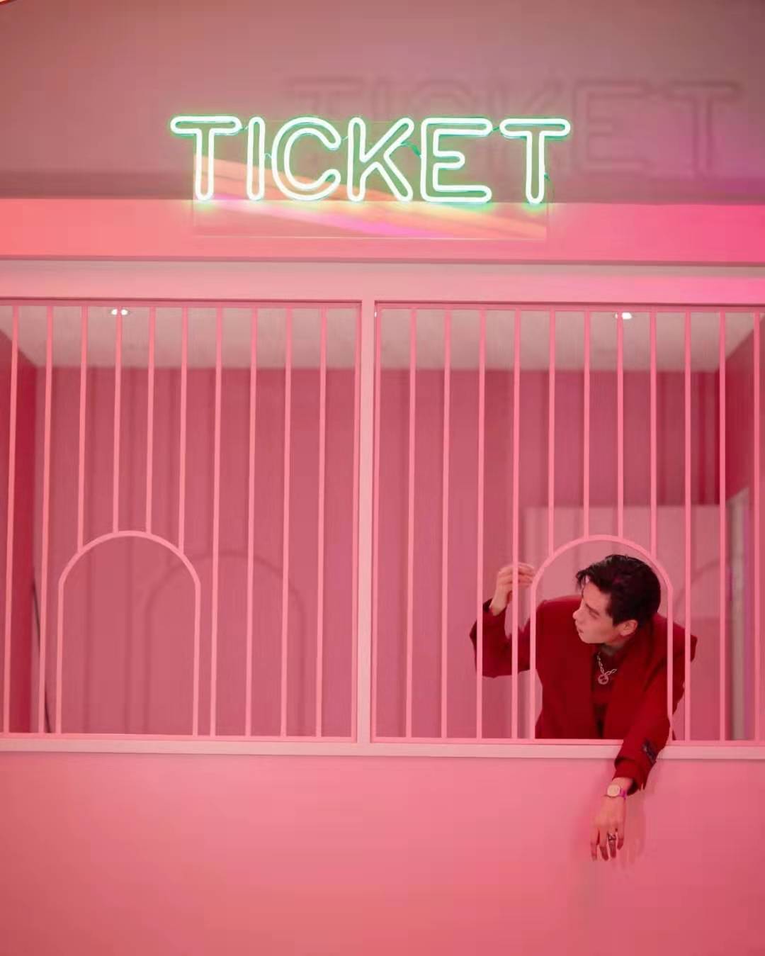 鹿晗游乐场,鹿晗去游乐园过山车