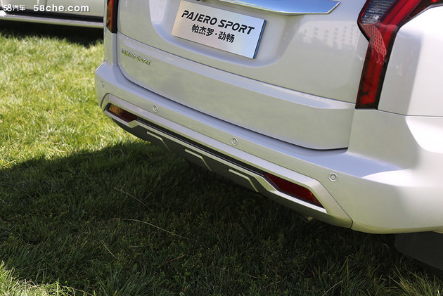 硬派越野有多硬,帕杰罗劲畅是硬派越野吗