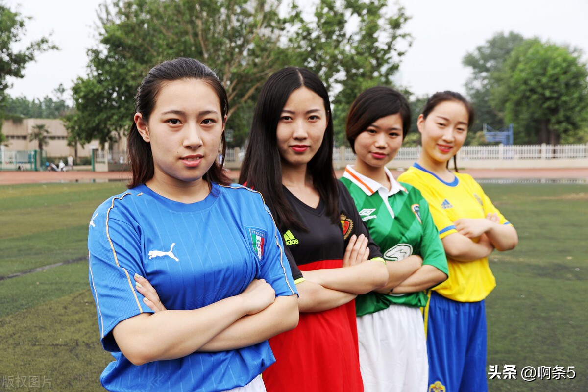 喜欢足球的男生是怎样的,为什么男生都喜欢看足球比赛