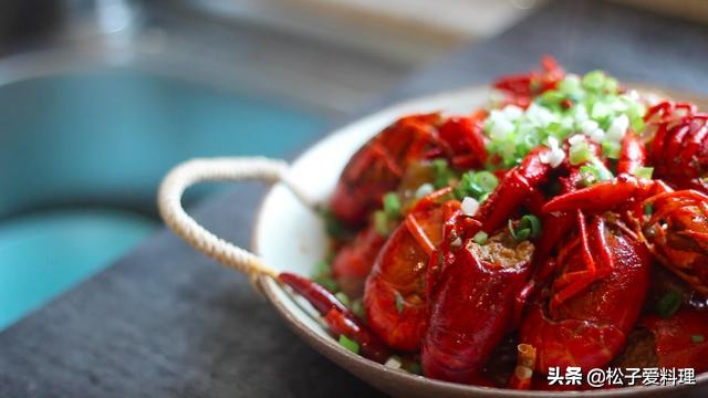 看到了就如获至宝定会买回家，配上剁辣椒炒一盘，酸辣滑嫩好过瘾