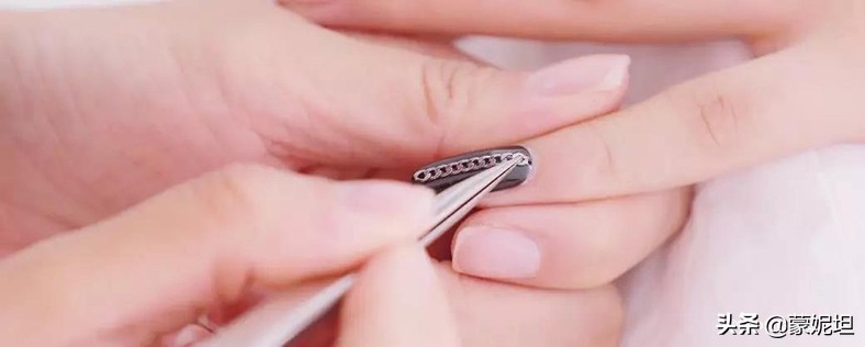 美甲调色用甲油胶还是彩绘胶,美甲法式用彩绘胶涂还是甲油胶涂