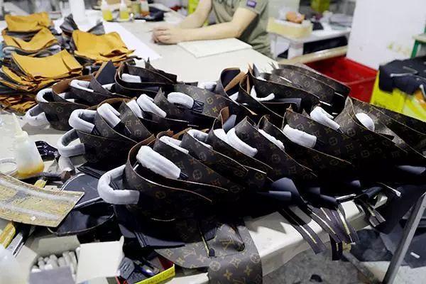 特大假冒品牌服装案,7.29特大销售假冒品牌服饰案